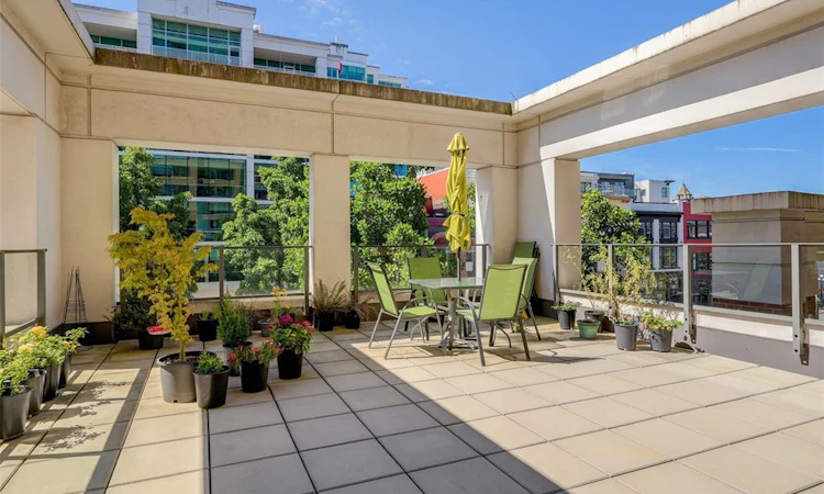 307-728 Yates Street