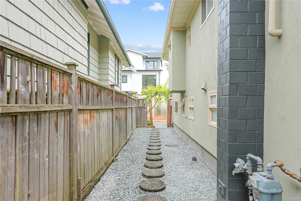 2112 Pentland Road, Oak Bay, BC, V8S 2W4 - 39