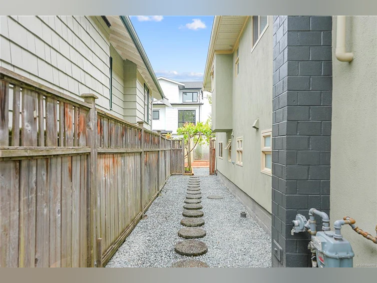 2112 Pentland Road, Oak Bay, BC, V8S 2W4 - 39