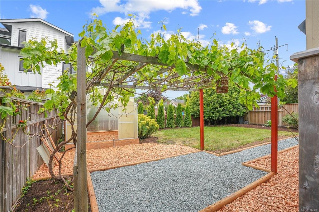 2112 Pentland Road, Oak Bay, BC, V8S 2W4 - 40