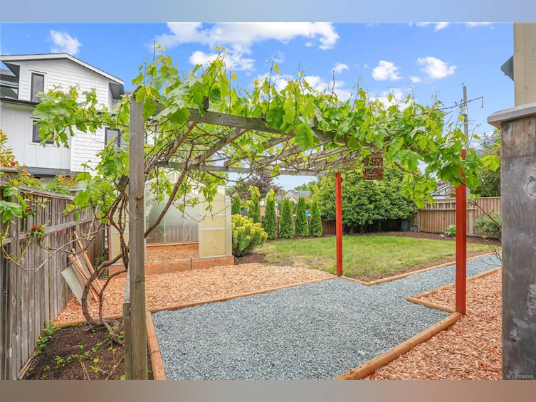 2112 Pentland Road, Oak Bay, BC, V8S 2W4 - 40