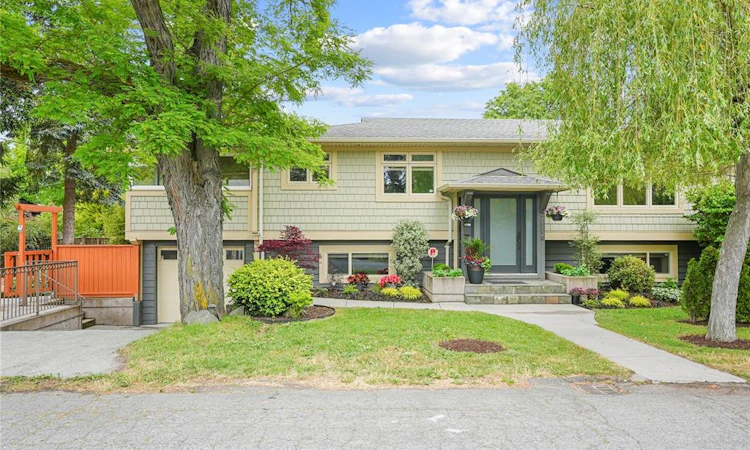 2112 Pentland Road