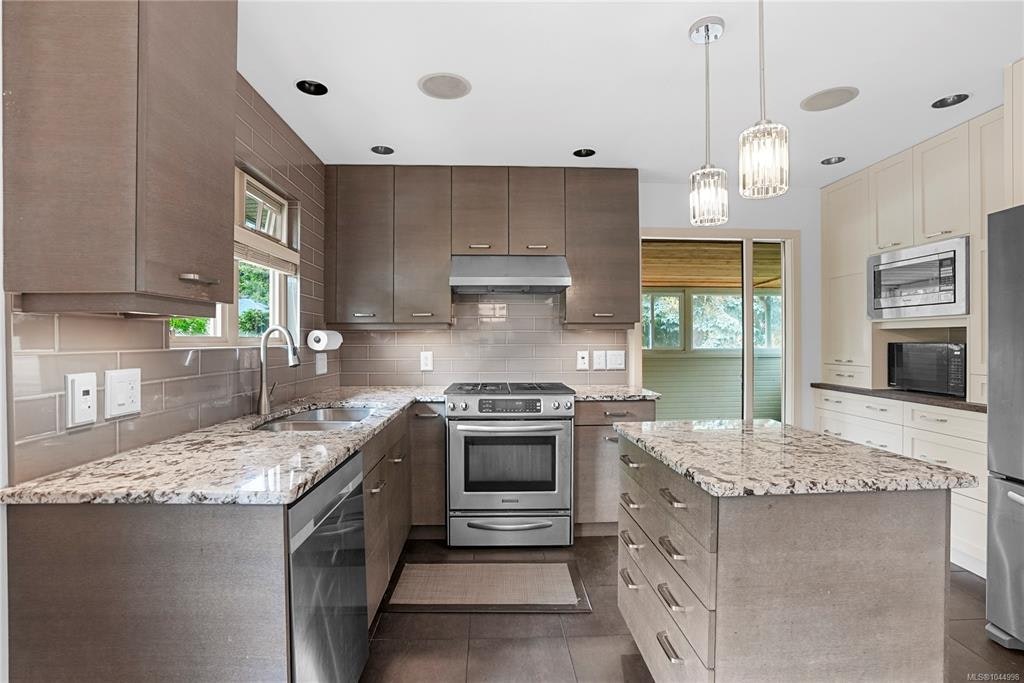 2112 Pentland Road, Oak Bay, BC, V8S 2W4 - 8