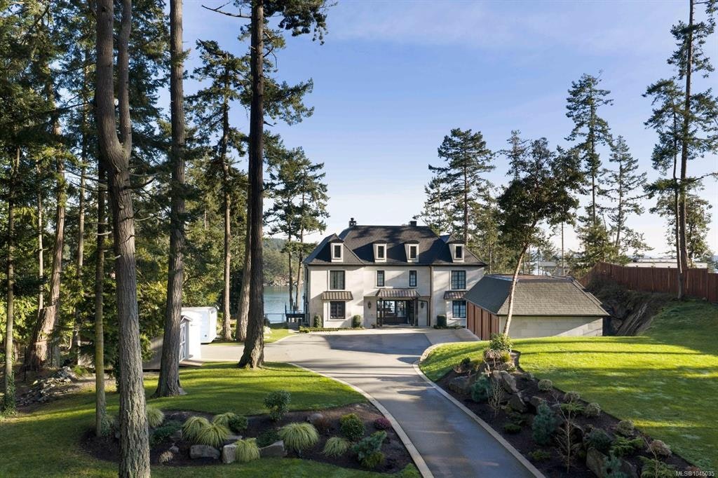 10865 Fernie Wynd Road, North Saanich, BC, V8L 5H8