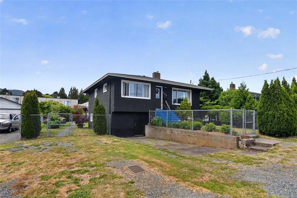 439 Stirling Avenue, Nanaimo, BC, V9R 4C3