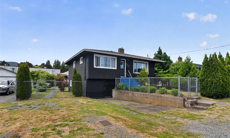 439 Stirling Avenue