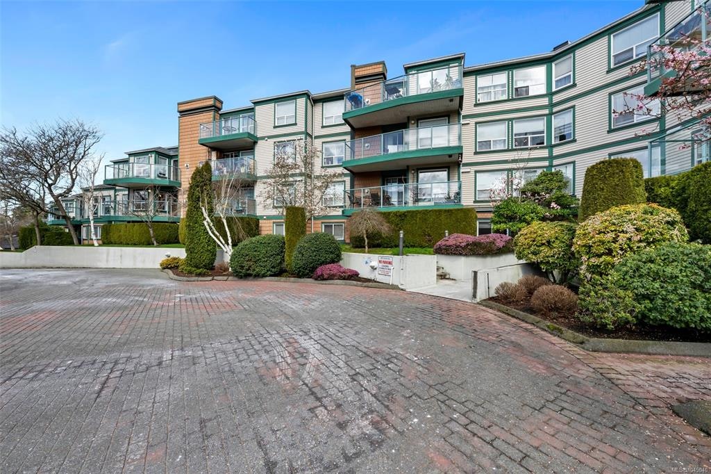 212-899 Darwin Avenue, Saanich, BC, V8X 2X7