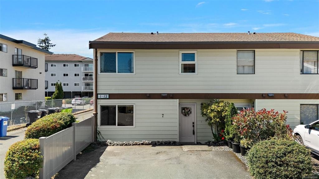 7-10046 Fifth Street, Sidney, BC, V8L 2X9
