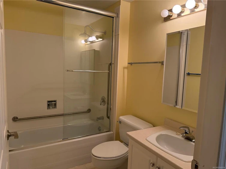 204-2045 Carrick Street, Oak Bay, BC, V8R 2M5 - 5