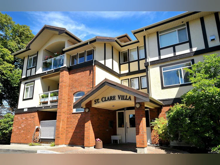 204-2045 Carrick Street, Oak Bay, BC, V8R 2M5