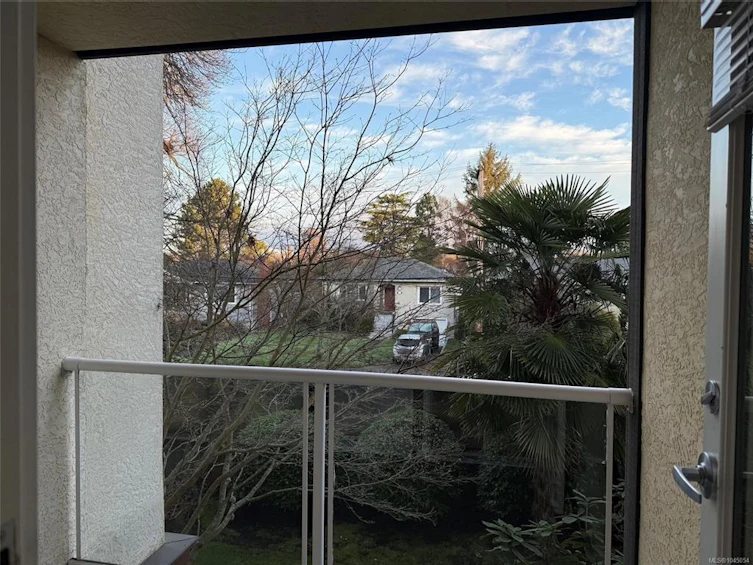 204-2045 Carrick Street, Oak Bay, BC, V8R 2M5 - 13