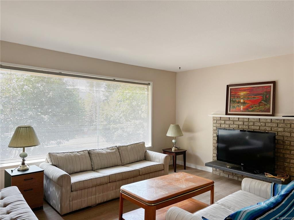 352 Nootka Drive - 4
