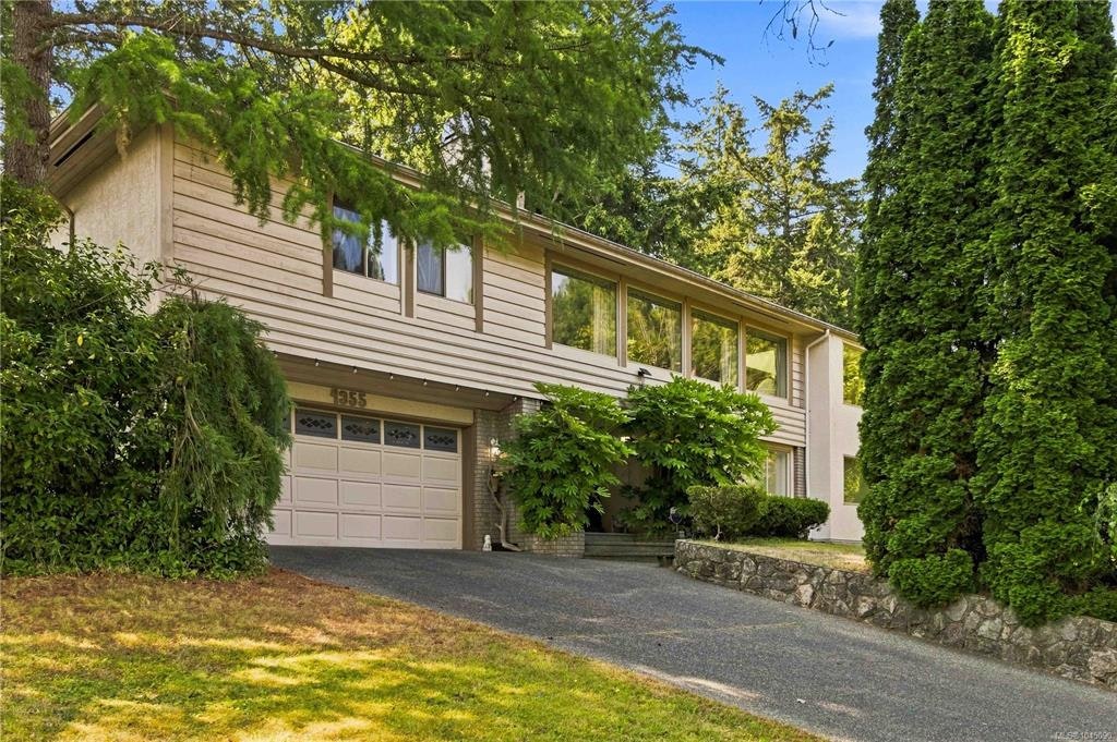 4355 Emily Carr Drive, Saanich, BC, V8X 5E3