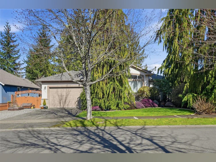 211 Saturna Drive, Qualicum Beach, BC, V9K 2P5