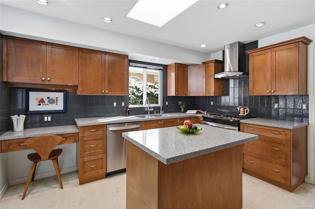 211 Saturna Drive, Qualicum Beach, BC, V9K 2P5 - 21