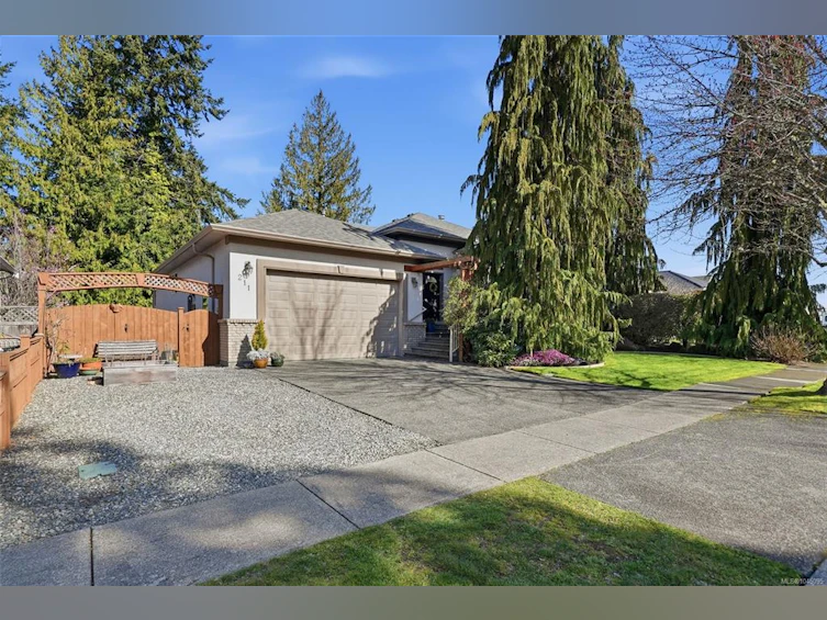 211 Saturna Drive, Qualicum Beach, BC, V9K 2P5 - 11