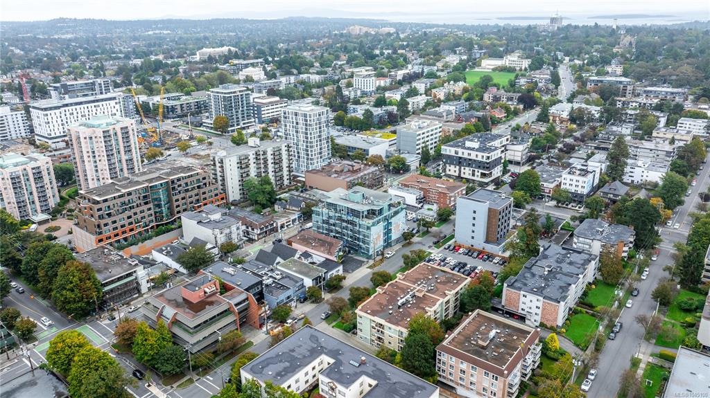 512-1061 Fort Street, Victoria, BC, V8V 3K9 - 37