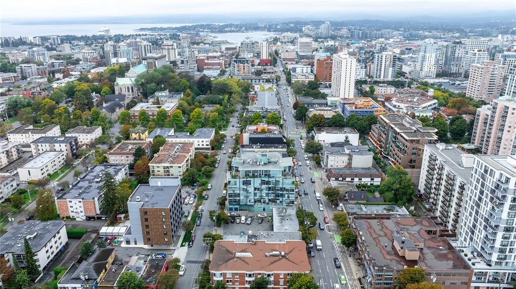 512-1061 Fort Street, Victoria, BC, V8V 3K9 - 2