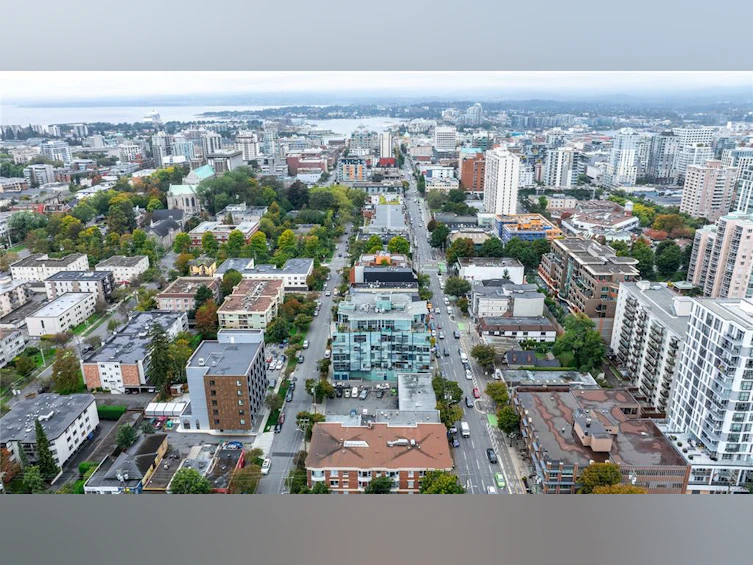 512-1061 Fort Street, Victoria, BC, V8V 3K9 - 2