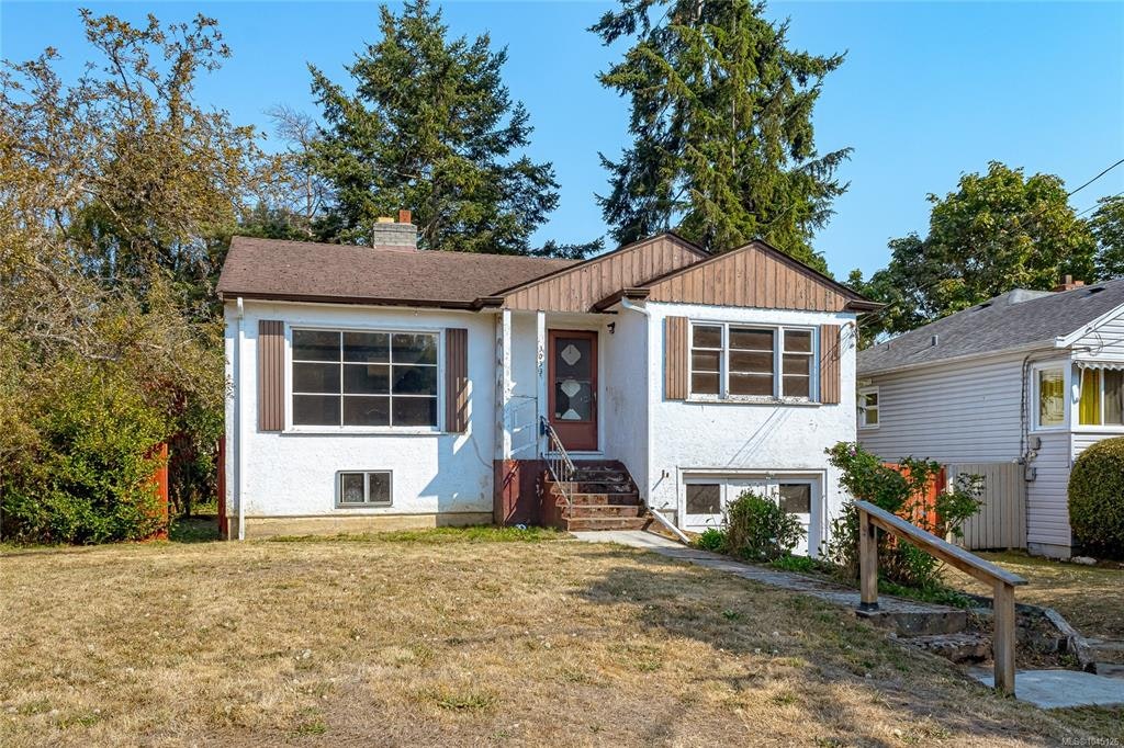 3033 Carroll Street, Victoria, BC, V9A 1R5