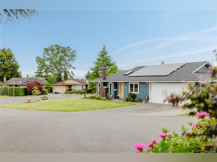 4200 Leaf Hill Green, Saanich, BC, V8X 4X8