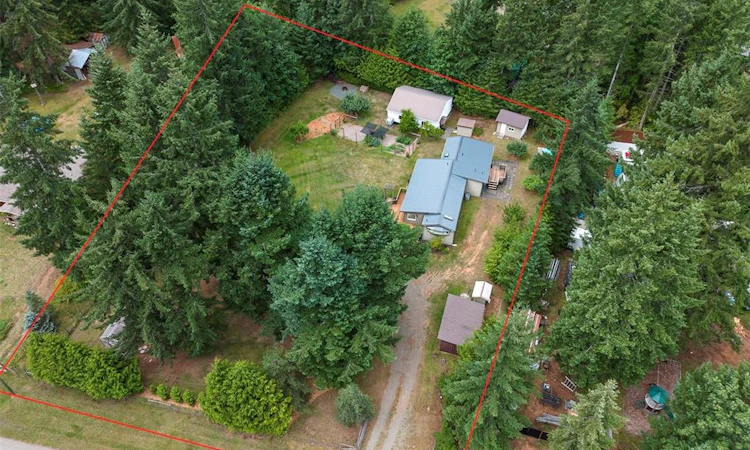 3713 James Crescent