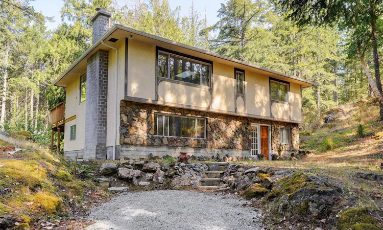 912 Finlayson Arm Road