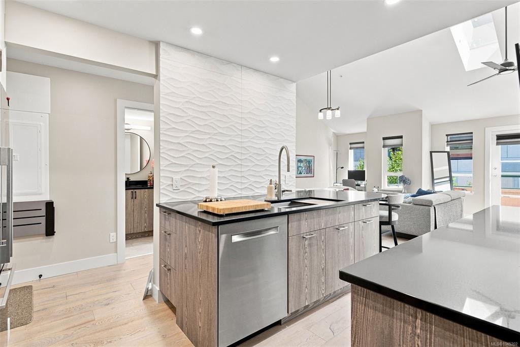 403-1015 Johnson Street, Victoria, BC, V8V 3N6 - 17