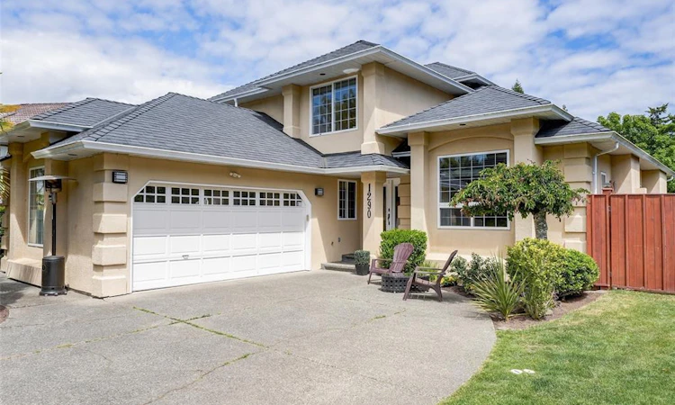 1290 Les Meadows Crescent