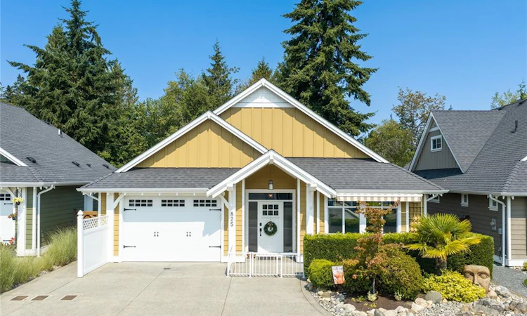 825 Parkside Crescent