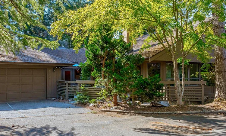 2680 Arbutus Road