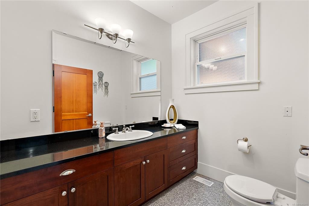 1205 Hillgrove Road, North Saanich, BC, V8L 5K7 - 22