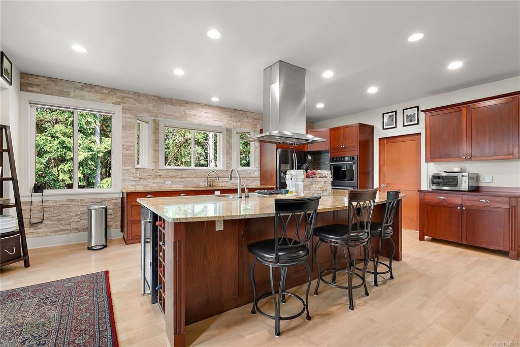 1205 Hillgrove Road, North Saanich, BC, V8L 5K7 - 12