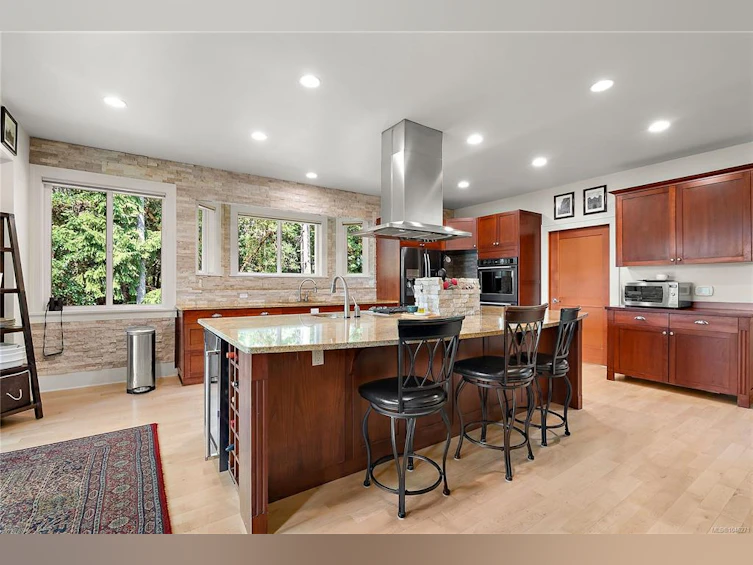 1205 Hillgrove Road, North Saanich, BC, V8L 5K7 - 12