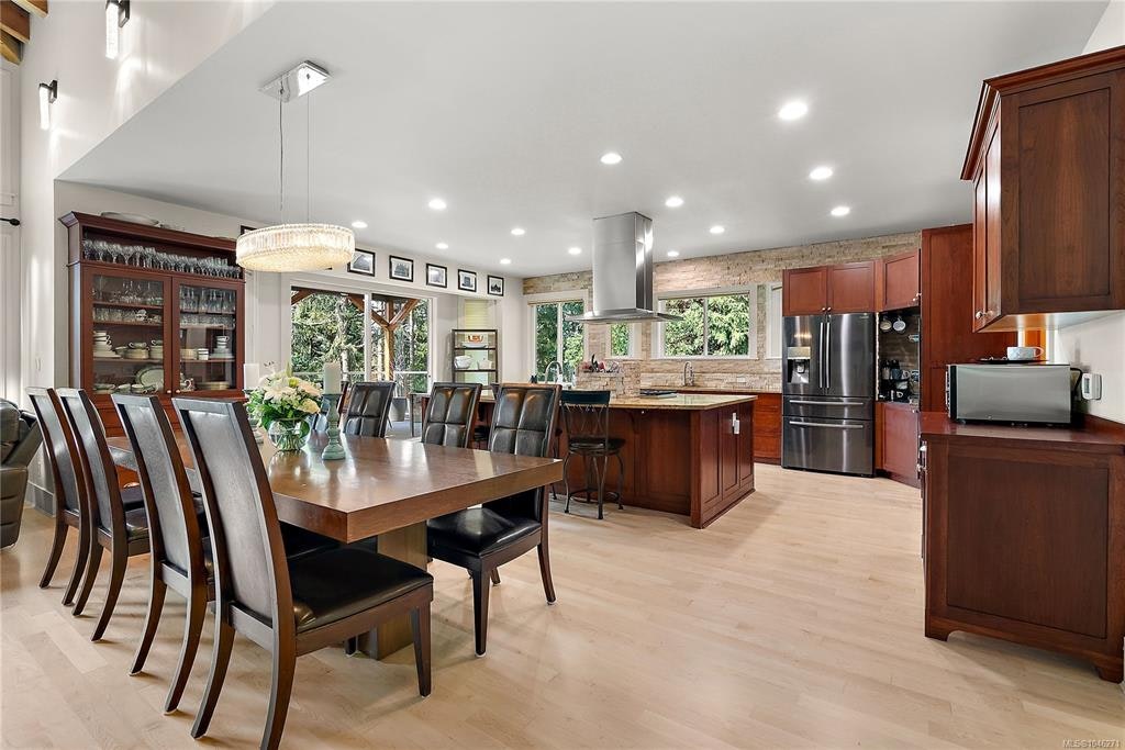 1205 Hillgrove Road, North Saanich, BC, V8L 5K7 - 11