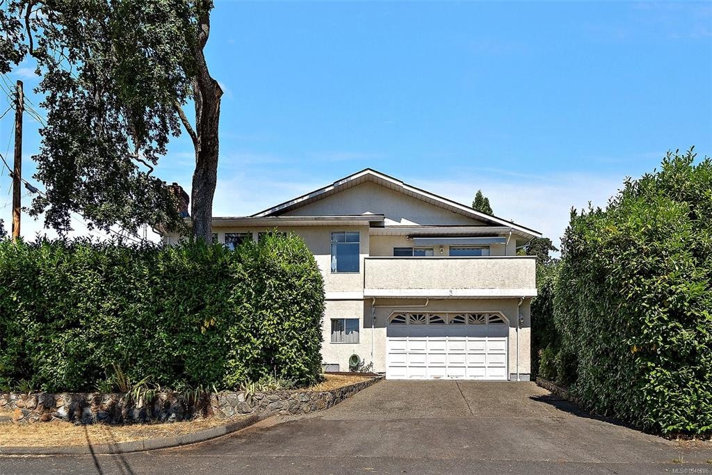 3301 Argyle Place, Saanich, BC, V8P 5R8