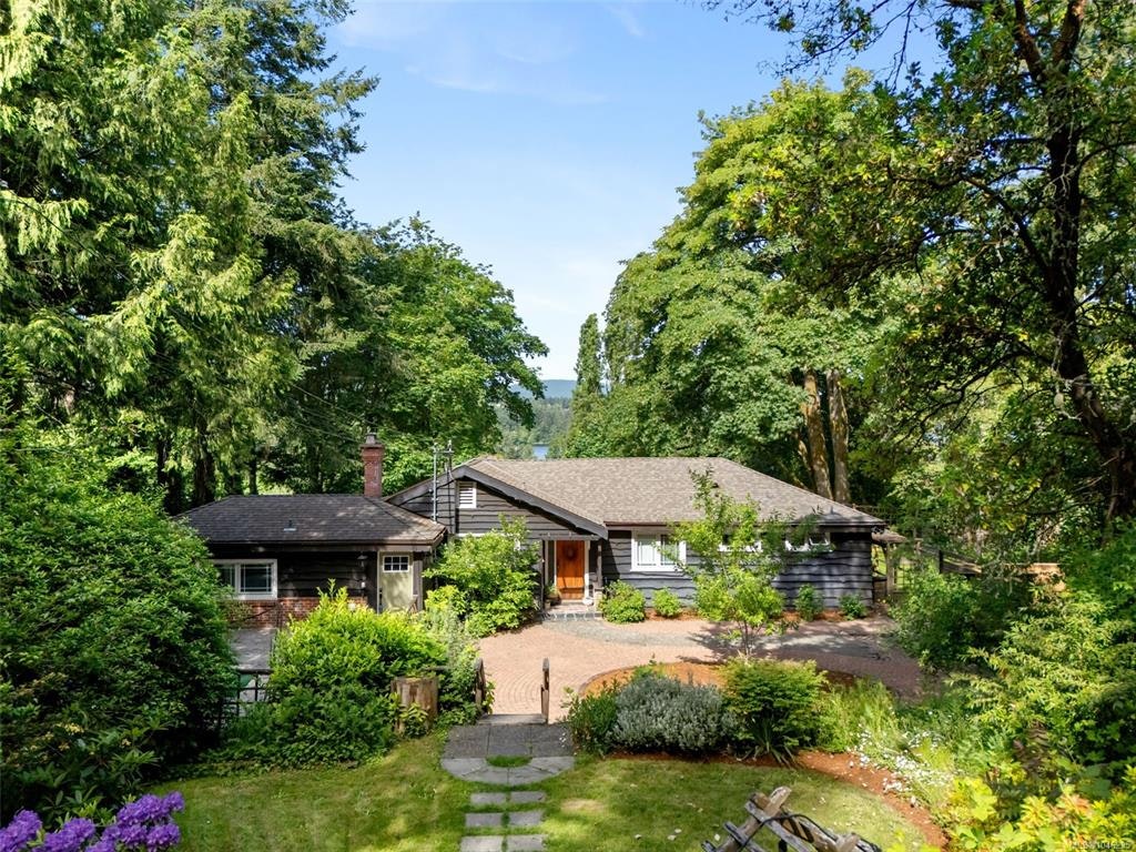 5168 Santa Clara Avenue, Saanich, BC, V8Y 1W4