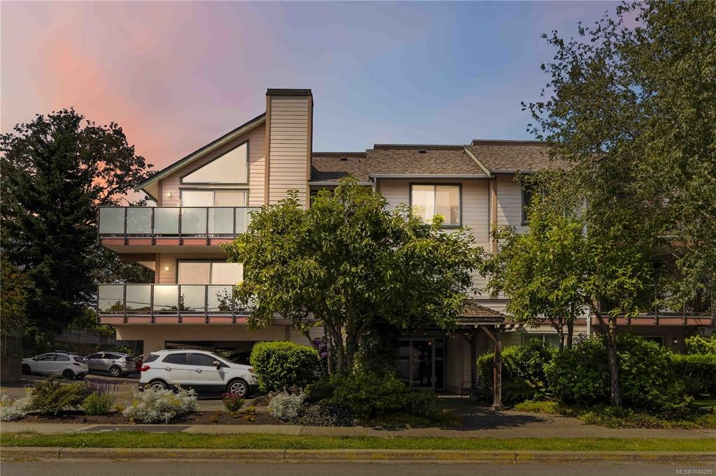 309-3724 Harriet Road, Saanich, BC, V8Z 3T2