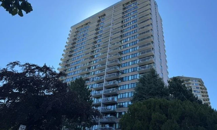 1510-647 Michigan Street