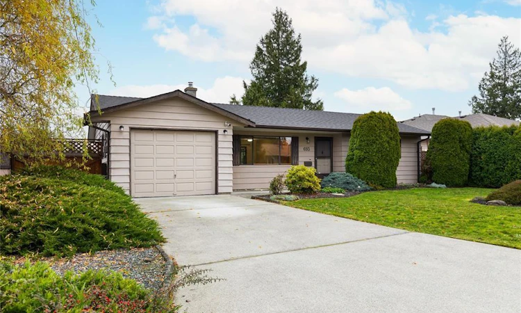 693 Wedgewood Crescent