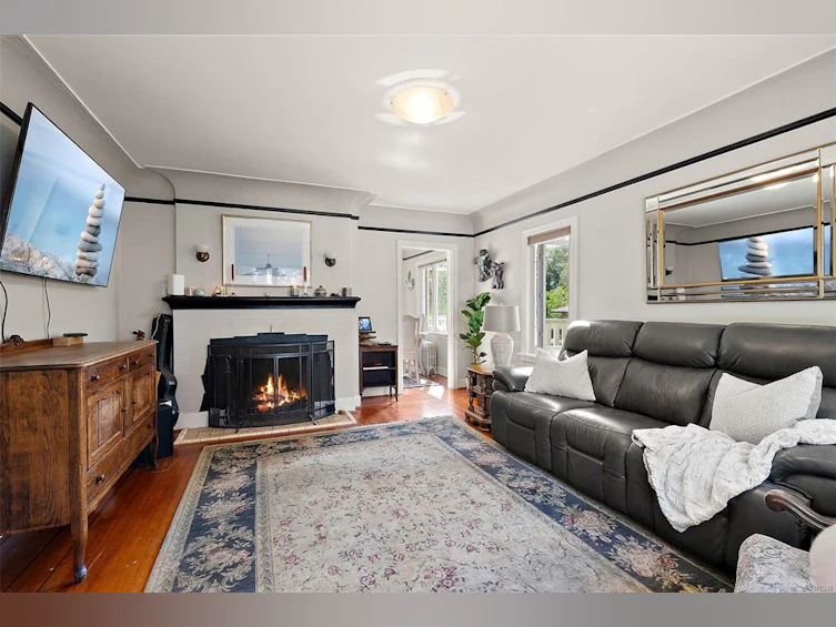 81 Logan Avenue, Saanich, BC, V9A 1H4 - 8