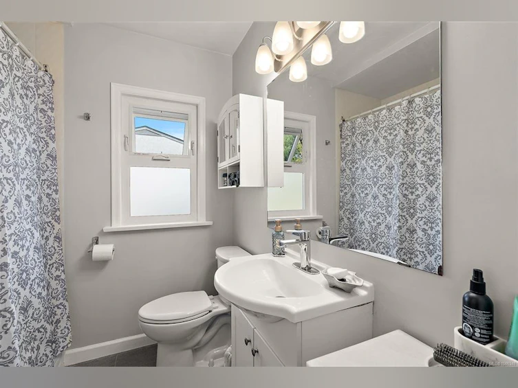 81 Logan Avenue, Saanich, BC, V9A 1H4 - 21