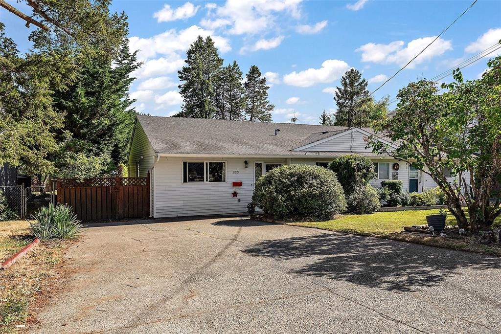 855 Sevenoaks Road, Saanich, BC, V8X 3V8