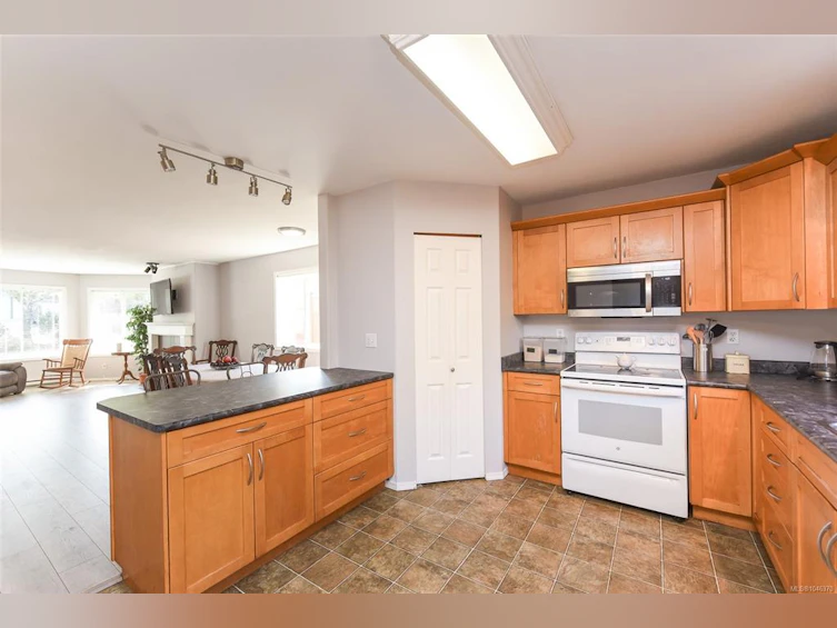 1272 Crown Place, Comox, BC, V9M 4G9 - 4