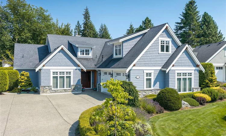 983 Bluffs Drive