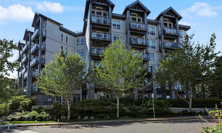 109-924 Esquimalt Road