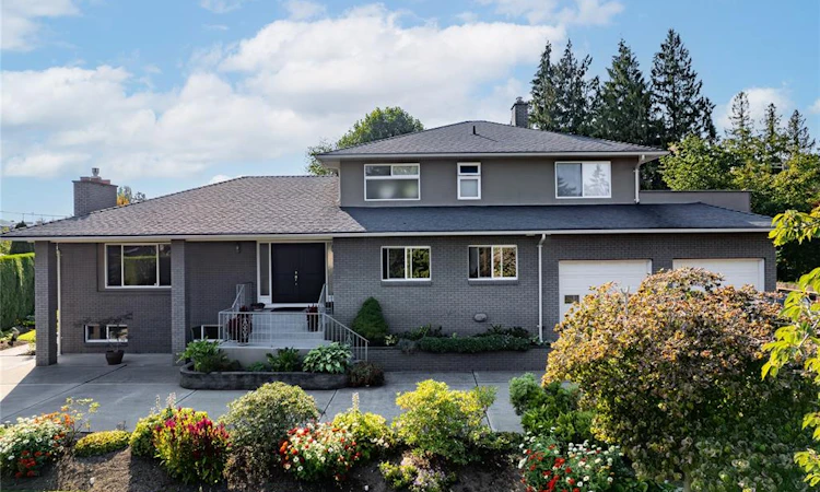 823 Glenhale Crescent