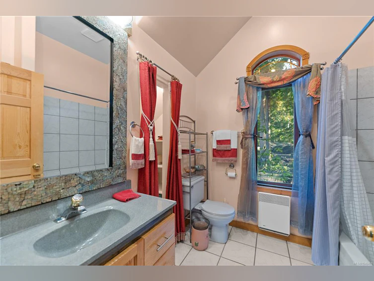 1059 Pat Burns Avenue, Gabriola Island, BC, V0R 1X2 - 18