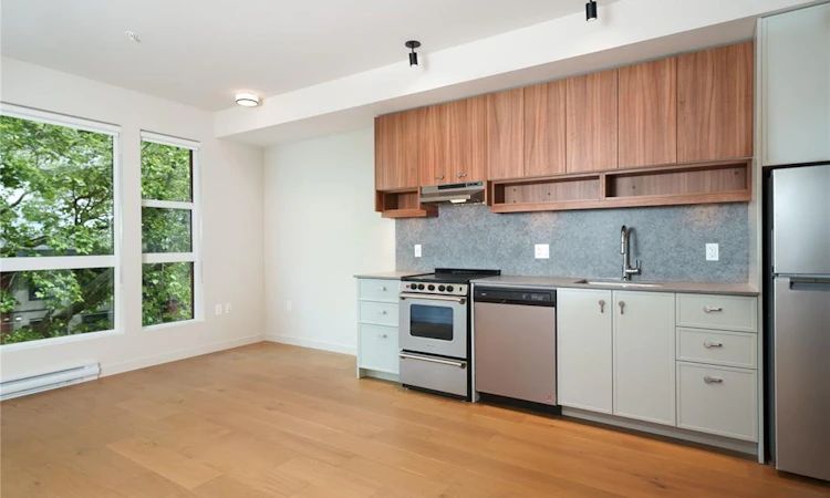 205-629 Speed Avenue