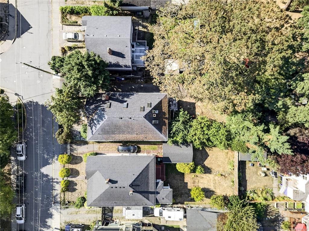 2002 Chambers Street, Victoria, BC, V8J 2W4